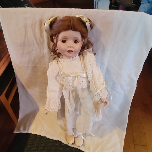 KATHLEEN by Joke Grobben, a porcelain doll in the Hamilton Collection. - Picture 5 of 8